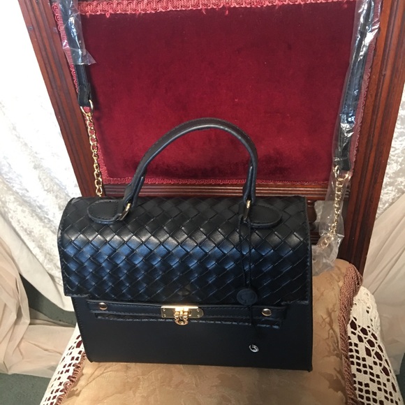 LD Black and gold tone structured Purse convertible to cross body NWOT - Picture 2 of 11